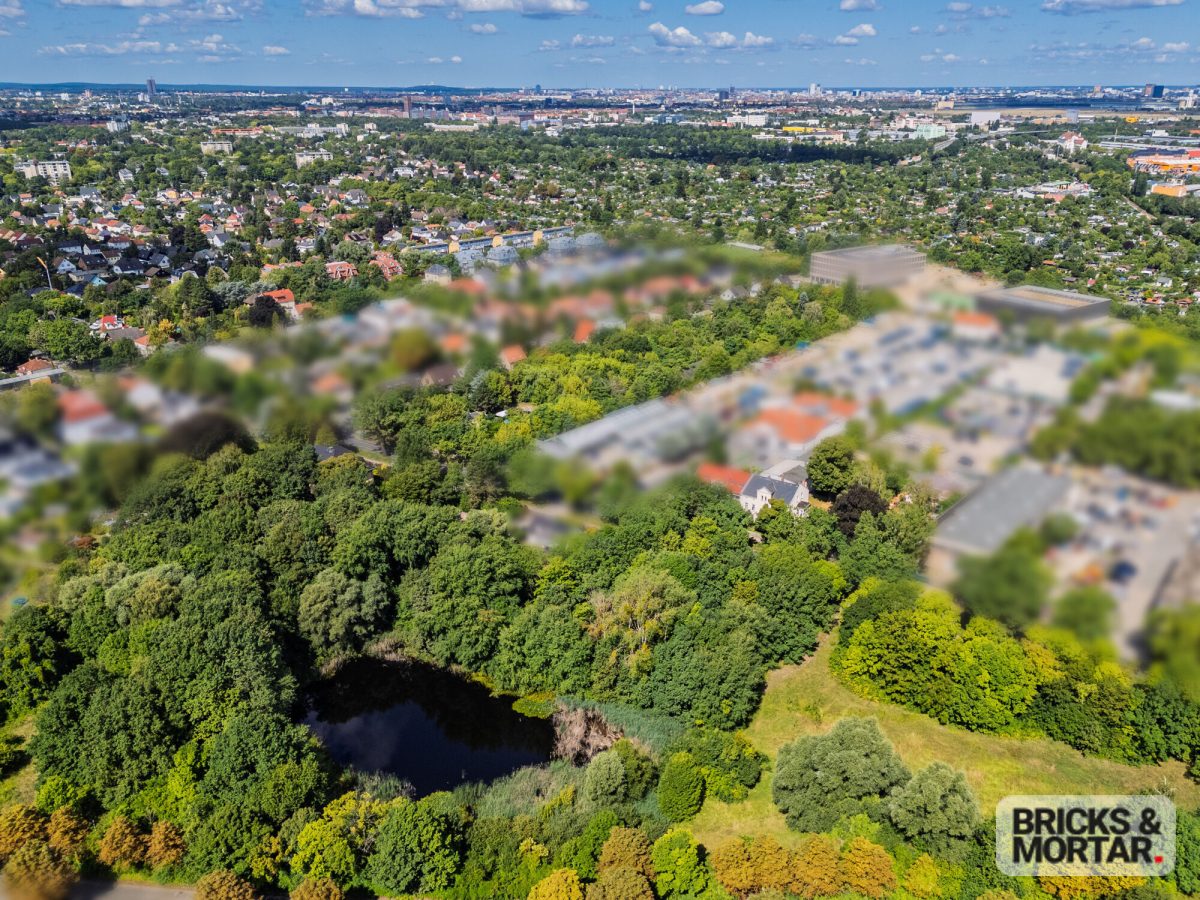 Immobilienangebot - Berlin - Alle - Historisches Wohnhaus in Berlin-Britz: Bezugsfreie 328 m² Wohnfläche,3 Einheiten,1.514 m² Grundstück