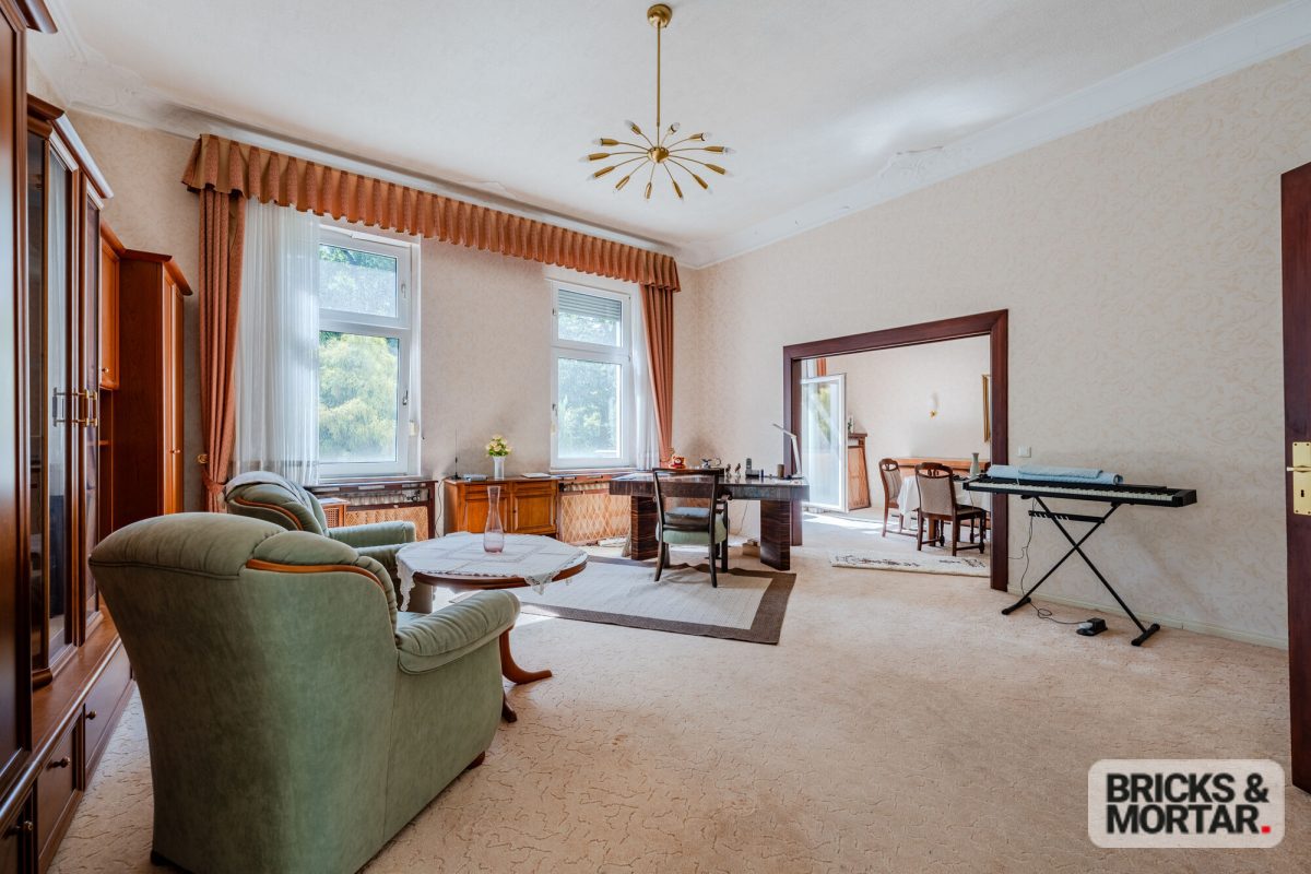Immobilienangebot - Berlin - Alle - Historisches Wohnhaus in Berlin-Britz: Bezugsfreie 328 m² Wohnfläche,3 Einheiten,1.514 m² Grundstück