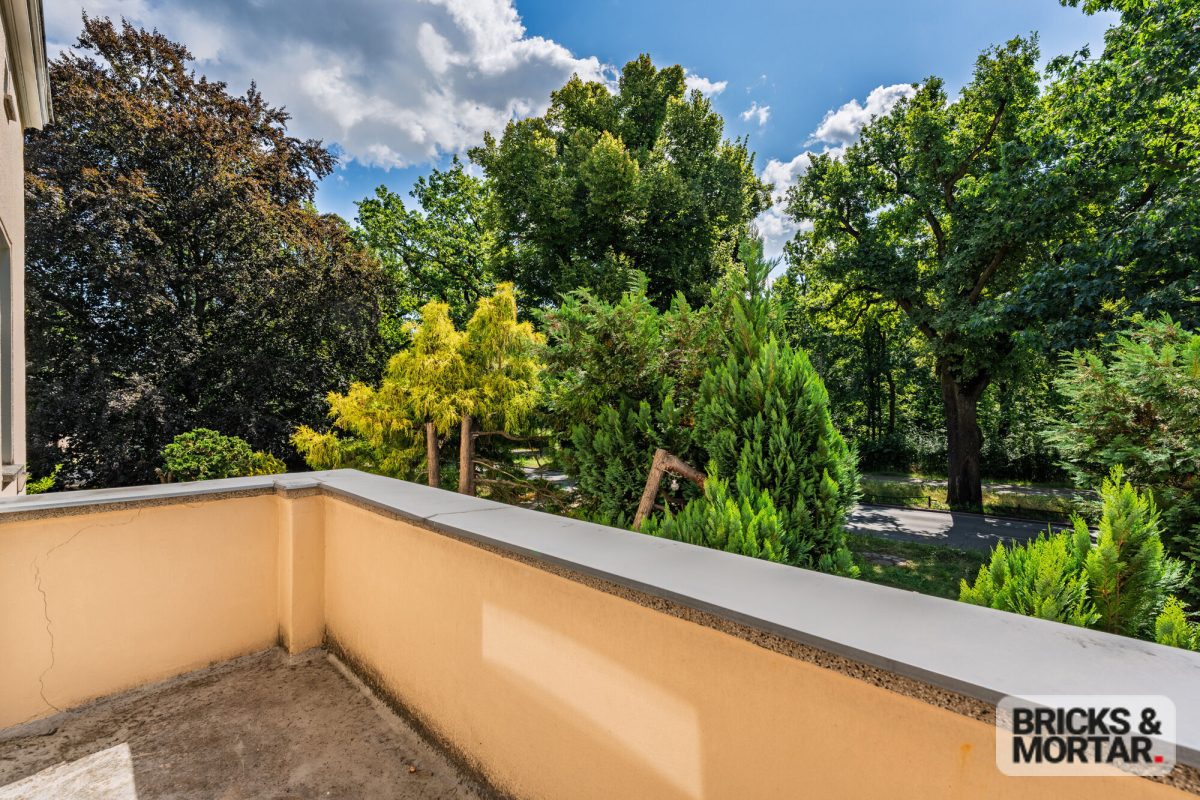 Immobilienangebot - Berlin - Alle - Historisches Wohnhaus in Berlin-Britz: Bezugsfreie 328 m² Wohnfläche,3 Einheiten,1.514 m² Grundstück