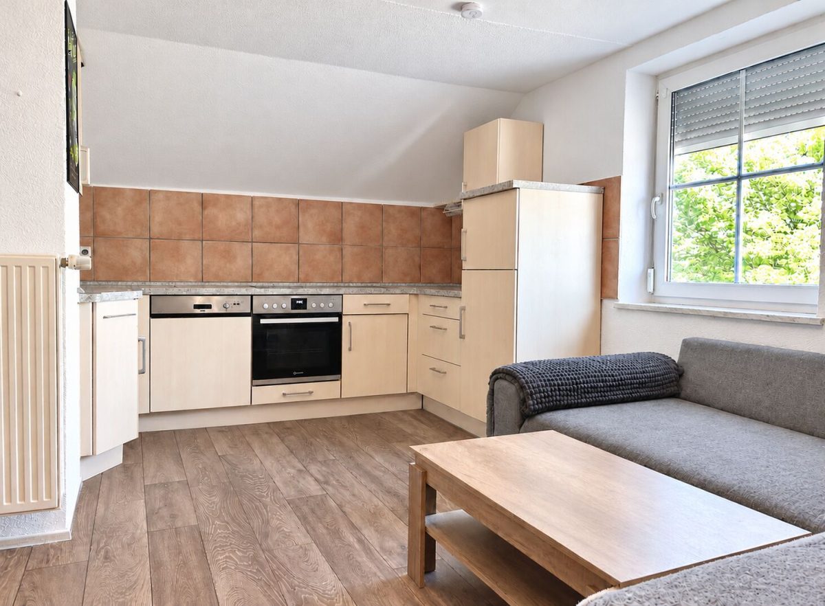 Immobilienangebot - Mering - Alle - Charmante 2,5-Zimmer-Dachgeschosswohnung mit Südloggia und Stellplatz | ca. 55 m² | Mering