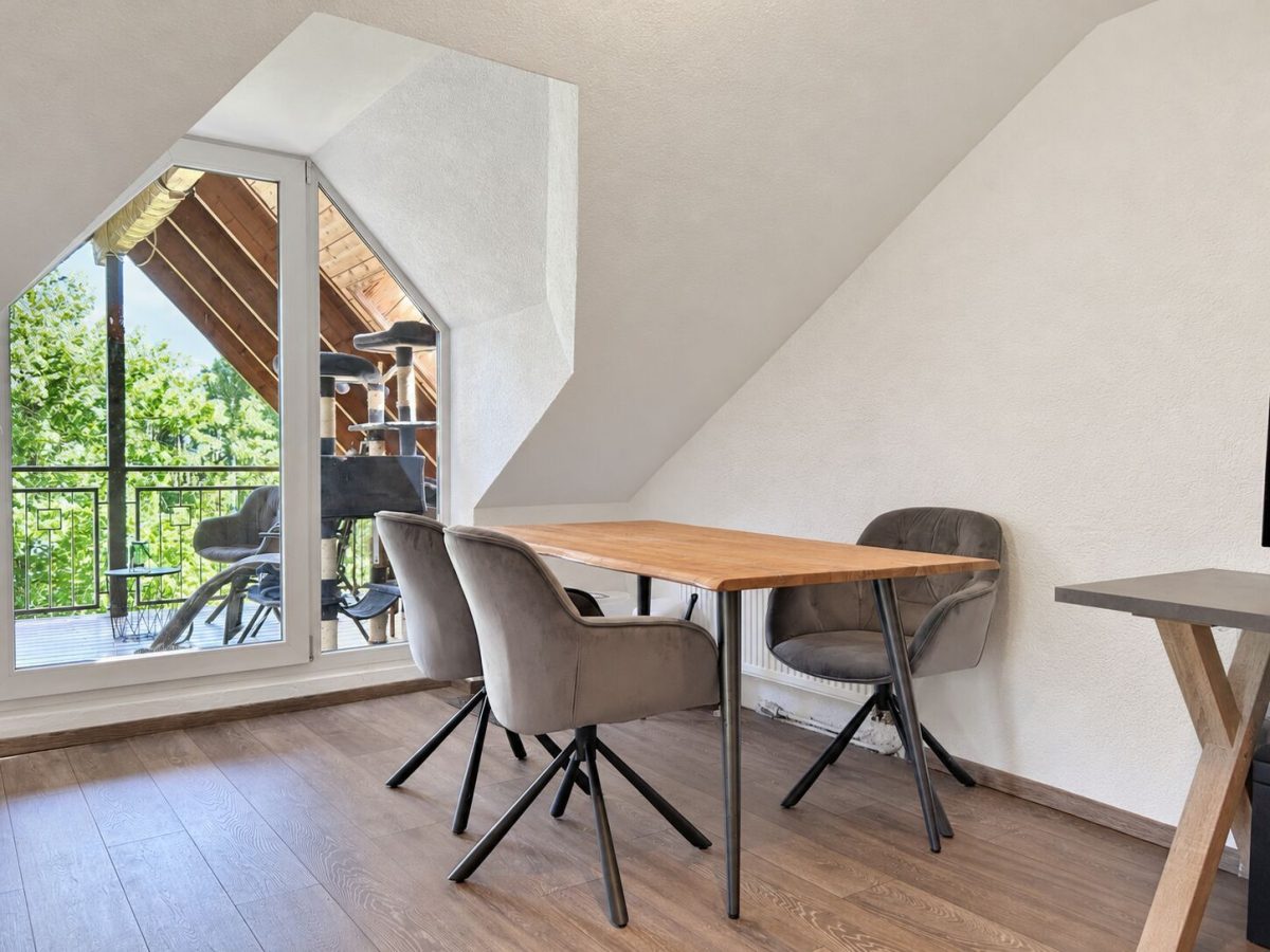 Immobilienangebot - Mering - Alle - Charmante 2,5-Zimmer-Dachgeschosswohnung mit Südloggia und Stellplatz | ca. 55 m² | Mering