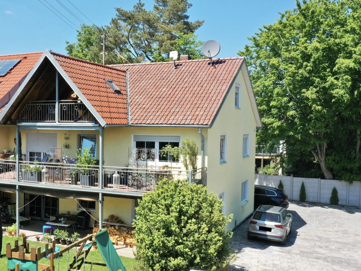 Immobilienangebot - Mering - Alle - Charmante 2,5-Zimmer-Dachgeschosswohnung mit Südloggia und Stellplatz | ca. 55 m² | Mering