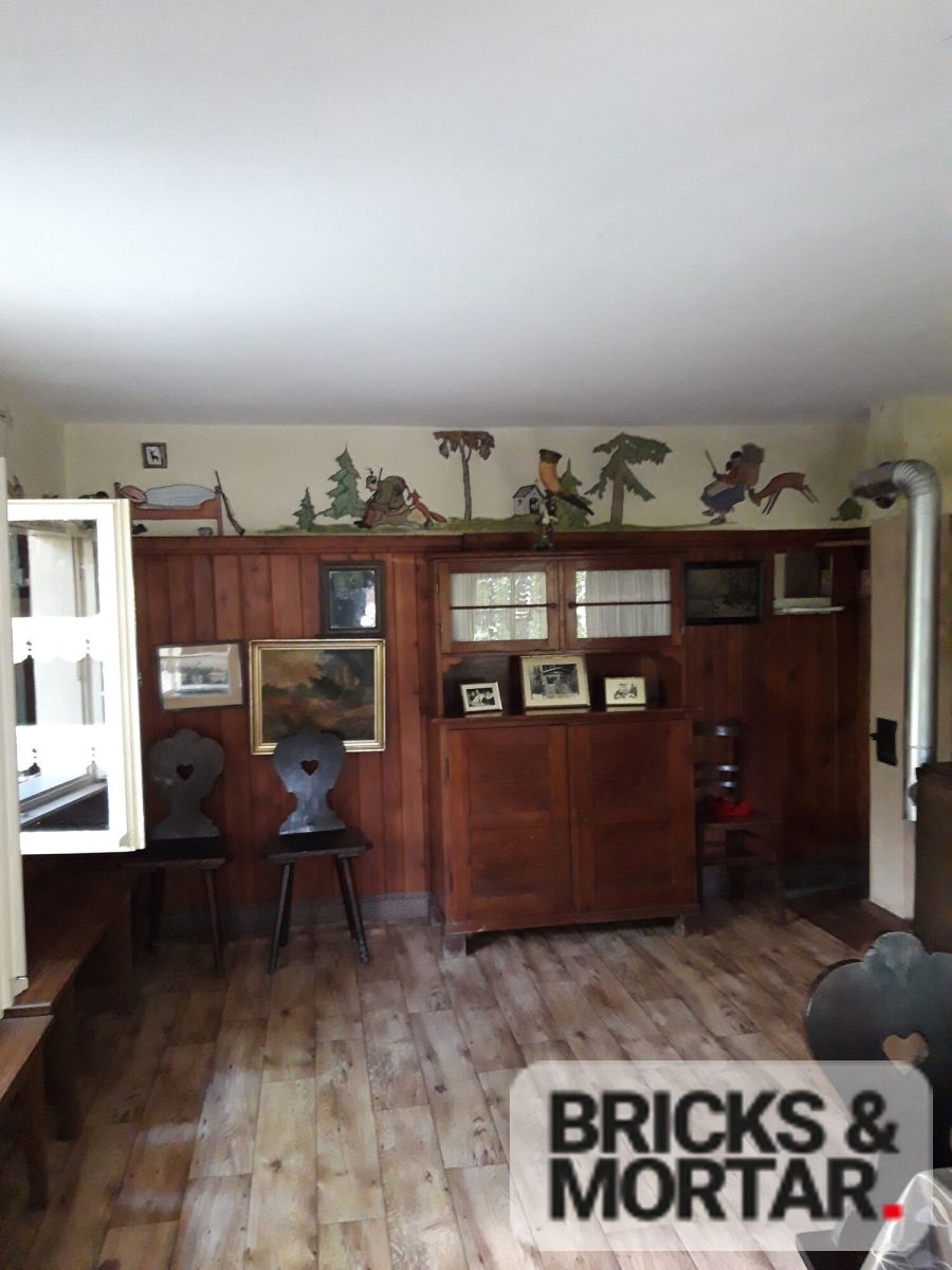 Immobilienangebot - Aichach / Untergriesbach - Grundstücke - Waldgrundstück mit ca. 3.419 m², vielseitigem Baumbestand und eigener Hütte in Untergriesbach