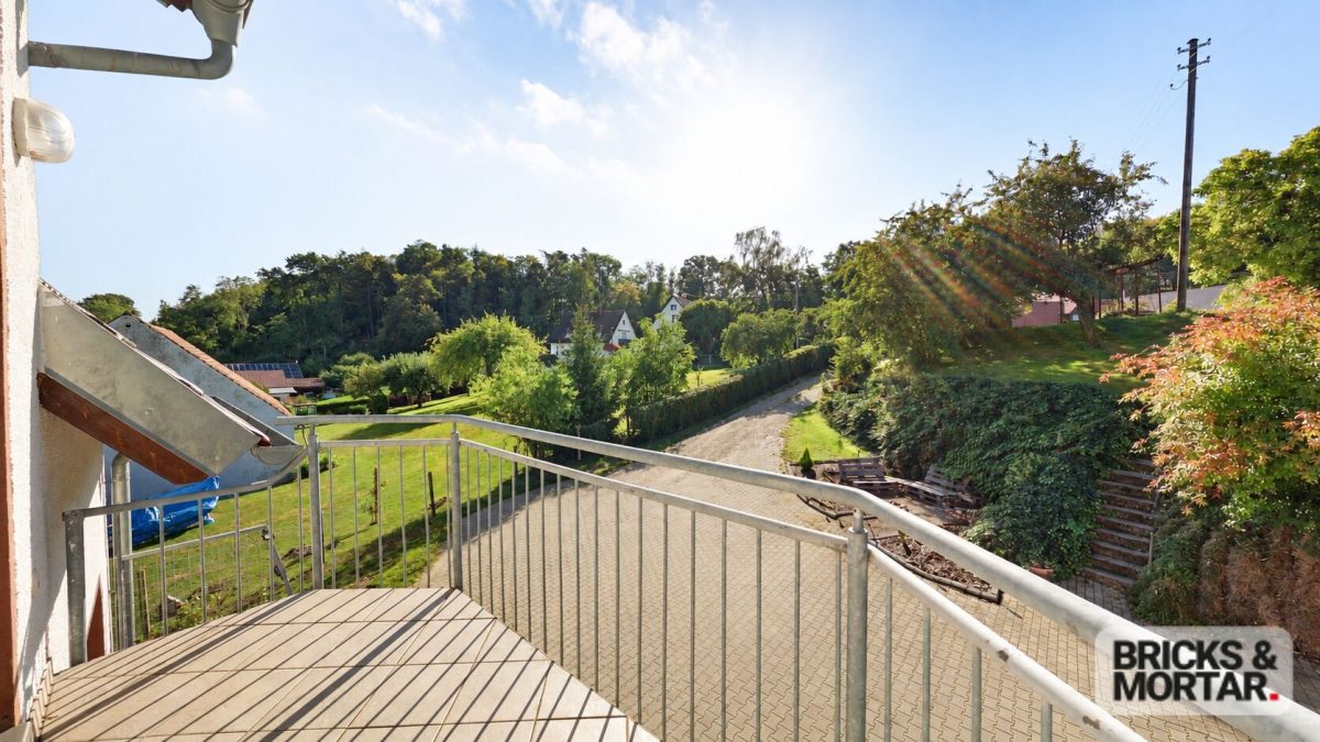 Immobilienangebot - Binswangen - Alle - Maisonettewohnung mit besonderem Raumangebot, Balkon und Doppelgarage  -sofort bezugsfrei-