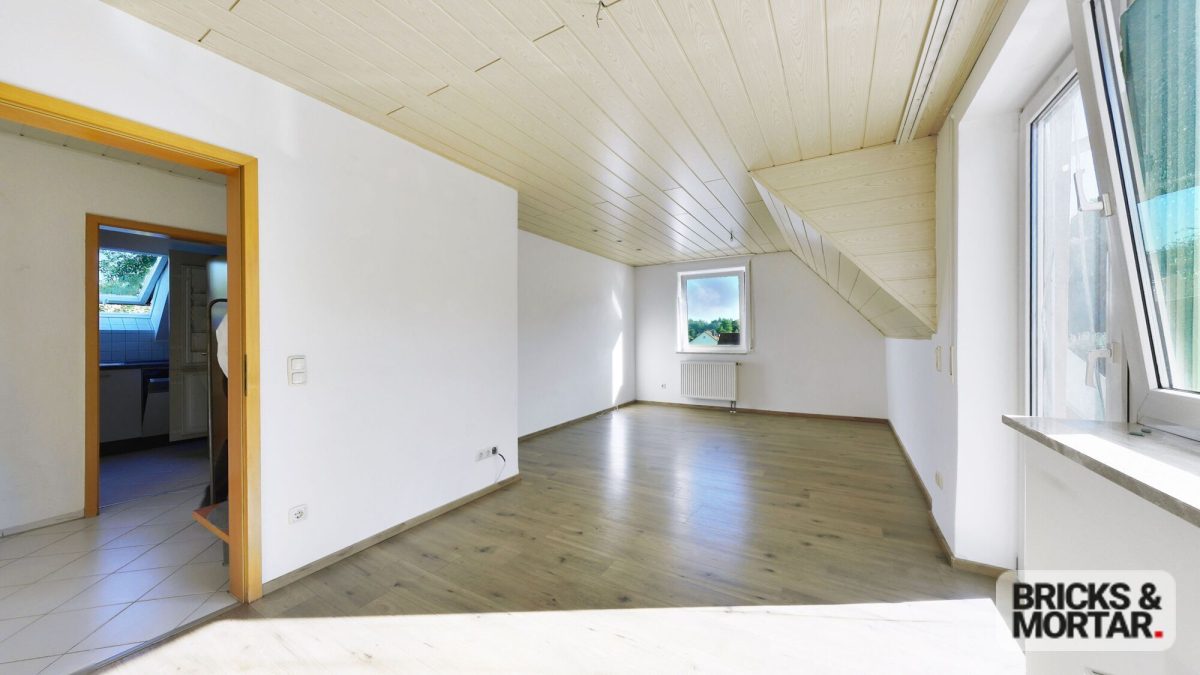 Immobilienangebot - Binswangen - Alle - Maisonettewohnung mit besonderem Raumangebot, Balkon und Doppelgarage  -sofort bezugsfrei-