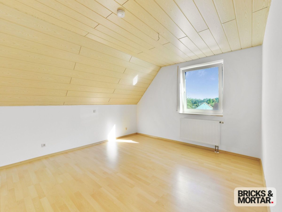 Immobilienangebot - Binswangen - Alle - Maisonettewohnung mit besonderem Raumangebot, Balkon und Doppelgarage  -sofort bezugsfrei-