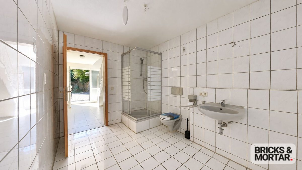 Immobilienangebot - Binswangen - Alle - Maisonettewohnung mit besonderem Raumangebot, Balkon und Doppelgarage  -sofort bezugsfrei-