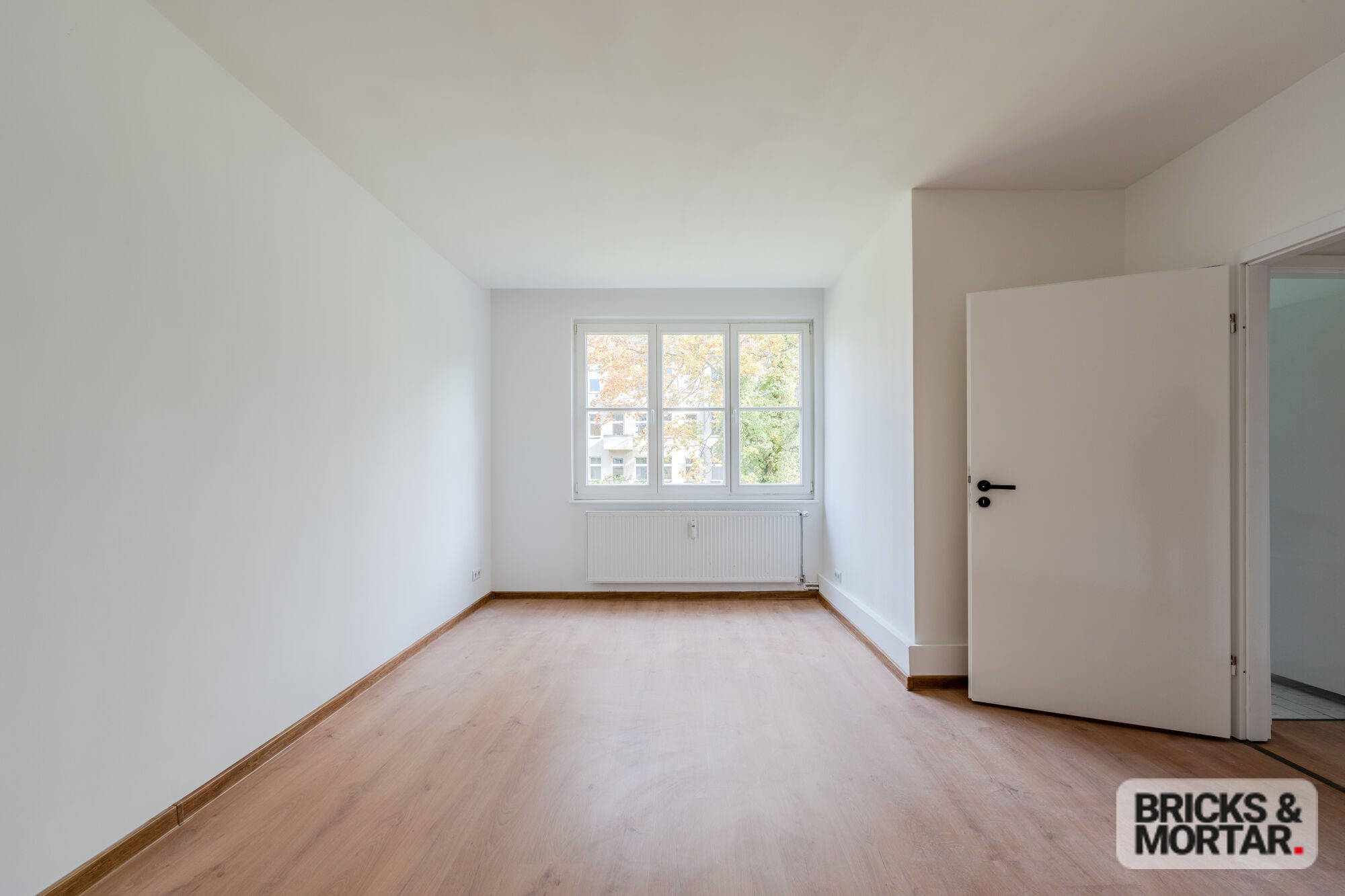 Immobilienangebot - Berlin - Alle - Bezugsfreie, sanierte 4-Zimmer-Altbauwohnung mit Lift in ruhiger Lage von Berlin-Schmargendorf