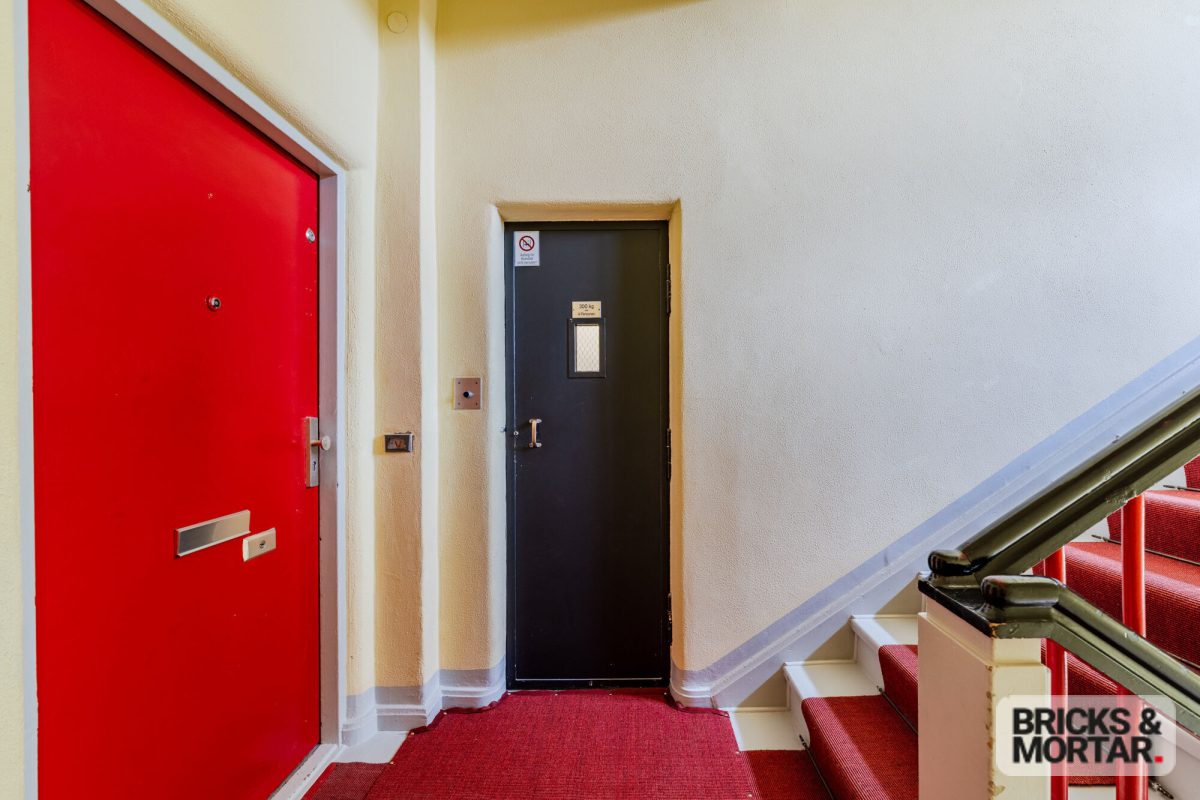 Immobilienangebot - Berlin - Alle - Bezugsfreie, sanierte 4-Zimmer-Altbauwohnung mit Lift in ruhiger Lage von Berlin-Schmargendorf