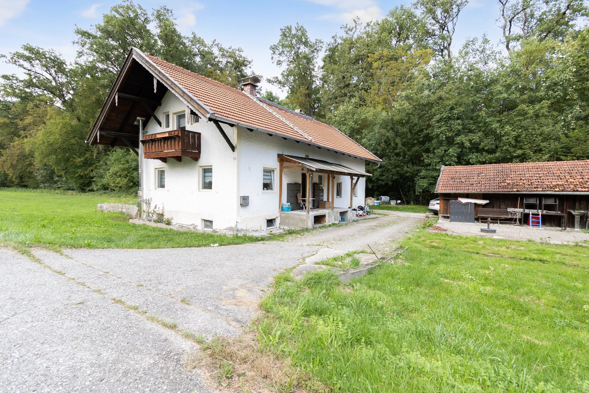 Immobilienangebot - Saaldorf-Surheim - Alle - Einfamilienhaus mit großzügiger landwirtschaftlicher Nutzfläche