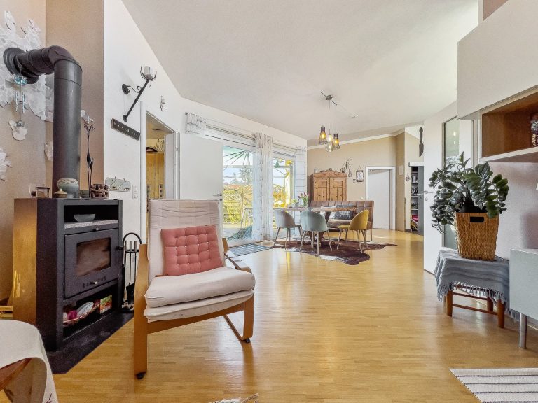 Immobilienangebot - Sankt Georgen bei Salzburg - Alle - EINZIGARTIGES STERNHAUS MIT AUSBAUPOTENZIAL IN SANKT GEORGEN BEI SALZBURG