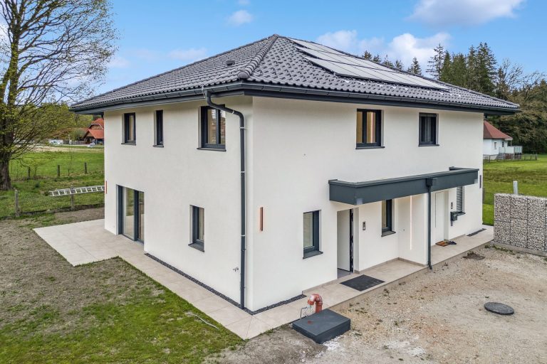 Immobilienangebot - Bürmoos - Alle - NEUBAU-TRAUM IN BÜRMOOS – MODERNE DOPPELHAUSHÄLFTE MIT GARTEN UND TERRASSE
