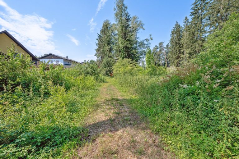 Immobilienangebot - Bürmoos - Alle - GRUNDSTÜCK MIT PERSPEKTIVE – IHR PLATZ FÜR DIE ZUKUNFT IN BÜRMOOS