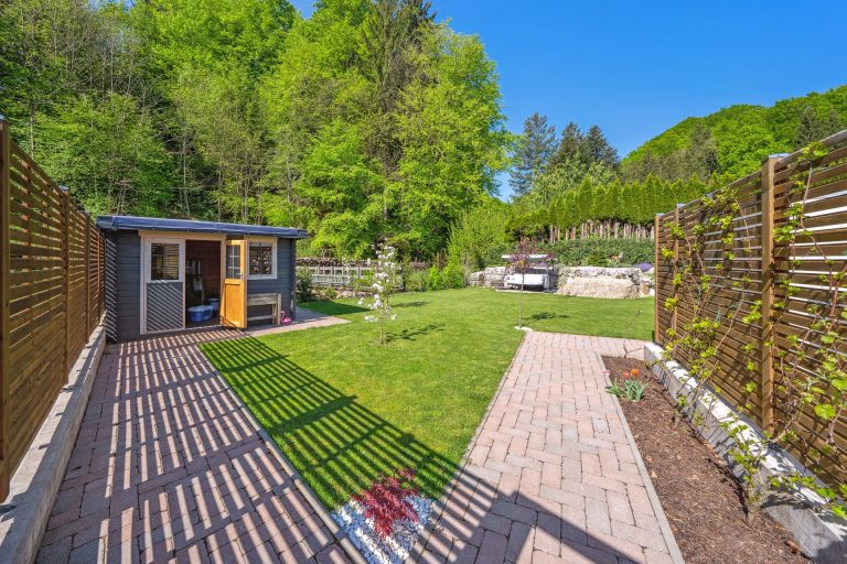 Immobilienangebot - Seeham - Alle - NEUWERTIGES FAMILIENJUWEL IN SEEHAM MIT TRAUMGARTEN  – RUHE, RAUM UND NATURVIELFALT