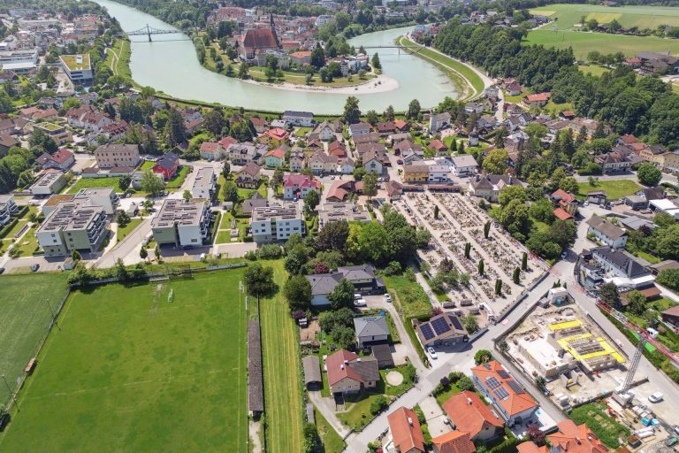 Immobilienangebot - Oberndorf bei Salzburg - Alle - GRUNDSTÜCK FÜR GARAGENPROJEKT IM ZENTRUM VON OBERNDORF BEI SALZBURG
