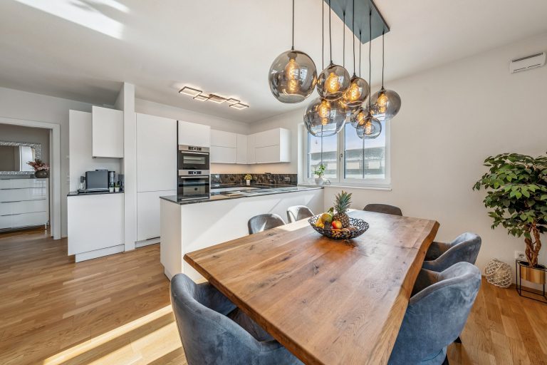 Immobilienangebot - Sankt Georgen bei Salzburg - Alle - NEUWERTIGE 3-ZIMMER-WOHNUNG INKL. 2 STELLPLÄTZEN IN SANKT GEORGEN BEI SALZBURG