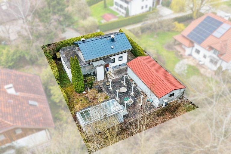 Immobilienangebot - Bürmoos - Alle - RENOVIERUNGSBEDÜRFTIGES EINFAMILIENHAUS MIT GROSSZÜGIGER TERRASSE UND STELLPLÄTZEN IN BÜRMOOS
