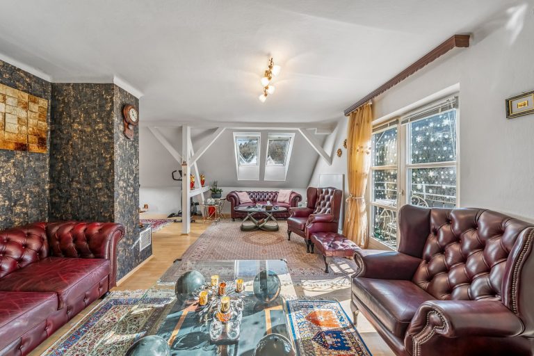 Immobilienangebot - Salzburg - Alle - TOP GEPFLEGTES EINFAMILIENHAUS MIT TERRASSE UND GARAGENSTELLPLATZ IN GNIGL