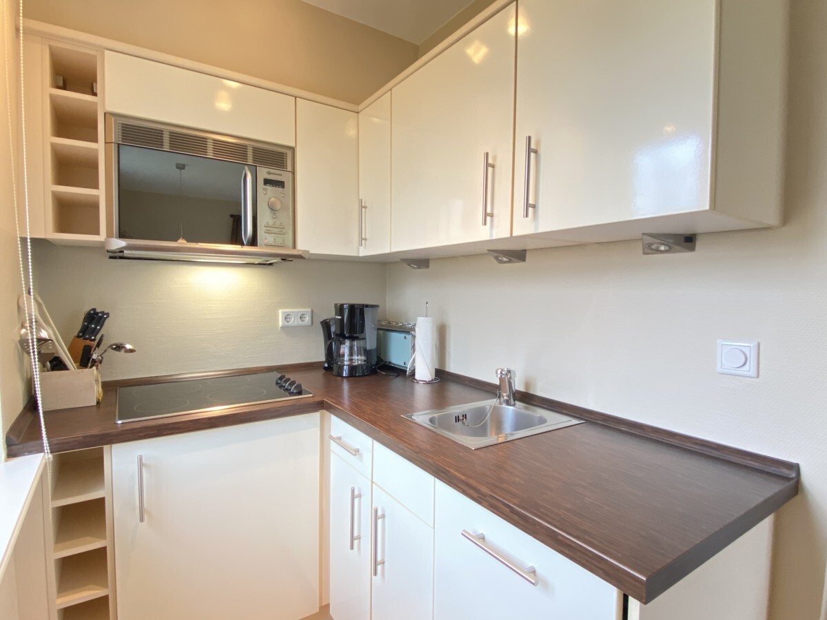 Immobilienangebot - Dunsum - Alle - Zauberhafte Ferienwohnung unter Reet im Deichhof