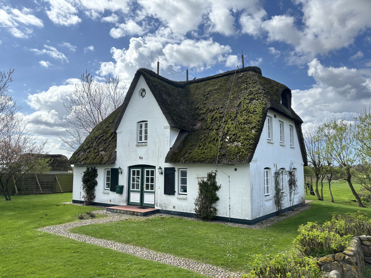 Immobilienangebot - Dunsum - Alle - Zauberhafte Ferienwohnung unter Reet im Deichhof
