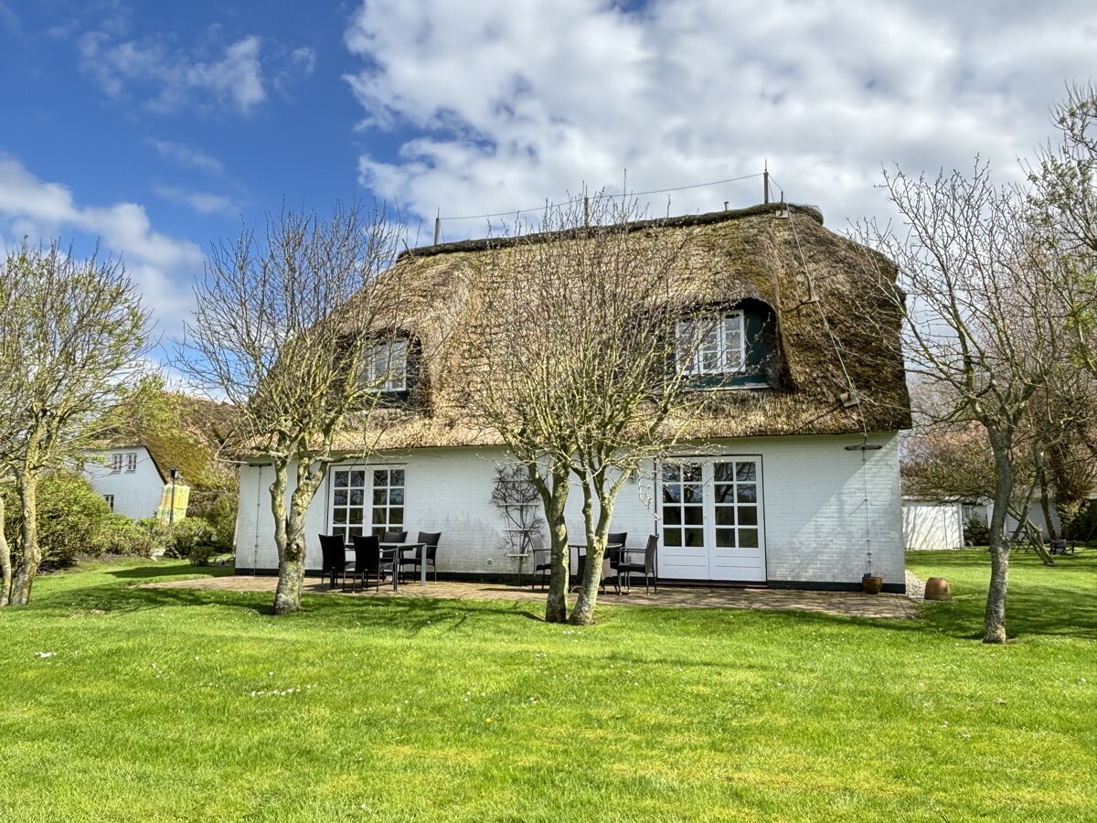 Immobilienangebot - Dunsum - Alle - Zauberhafte Ferienwohnung unter Reet im Deichhof