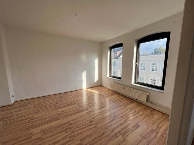 Immobilienangebot - Flensburg - Alle - 4,0-Zimmer-Wohnung, Friesische Straße 98, 3. OG rechts
           ! Bitte bewerben Sie sich online !