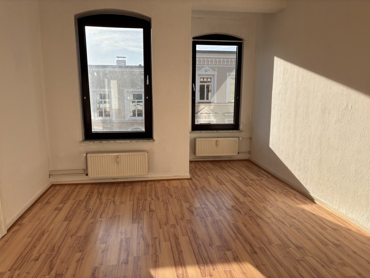 Immobilienangebot - Flensburg - Alle - 4,0-Zimmer-Wohnung, Friesische Straße 98, 3. OG rechts
           ! Bitte bewerben Sie sich online !