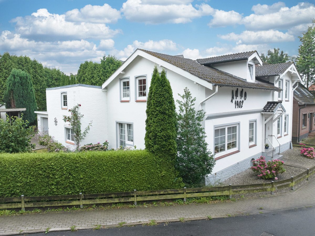 Immobilienangebot - Flensburg - Alle - Charmantes Mehrfamilienhaus mit drei Wohnungen in guter Lage