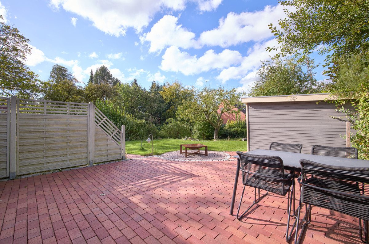 Immobilienangebot - Flensburg - Wohnen - Zwei Häuser - ein Preis! 
Modernes Wohnen trifft auf historischen Charme