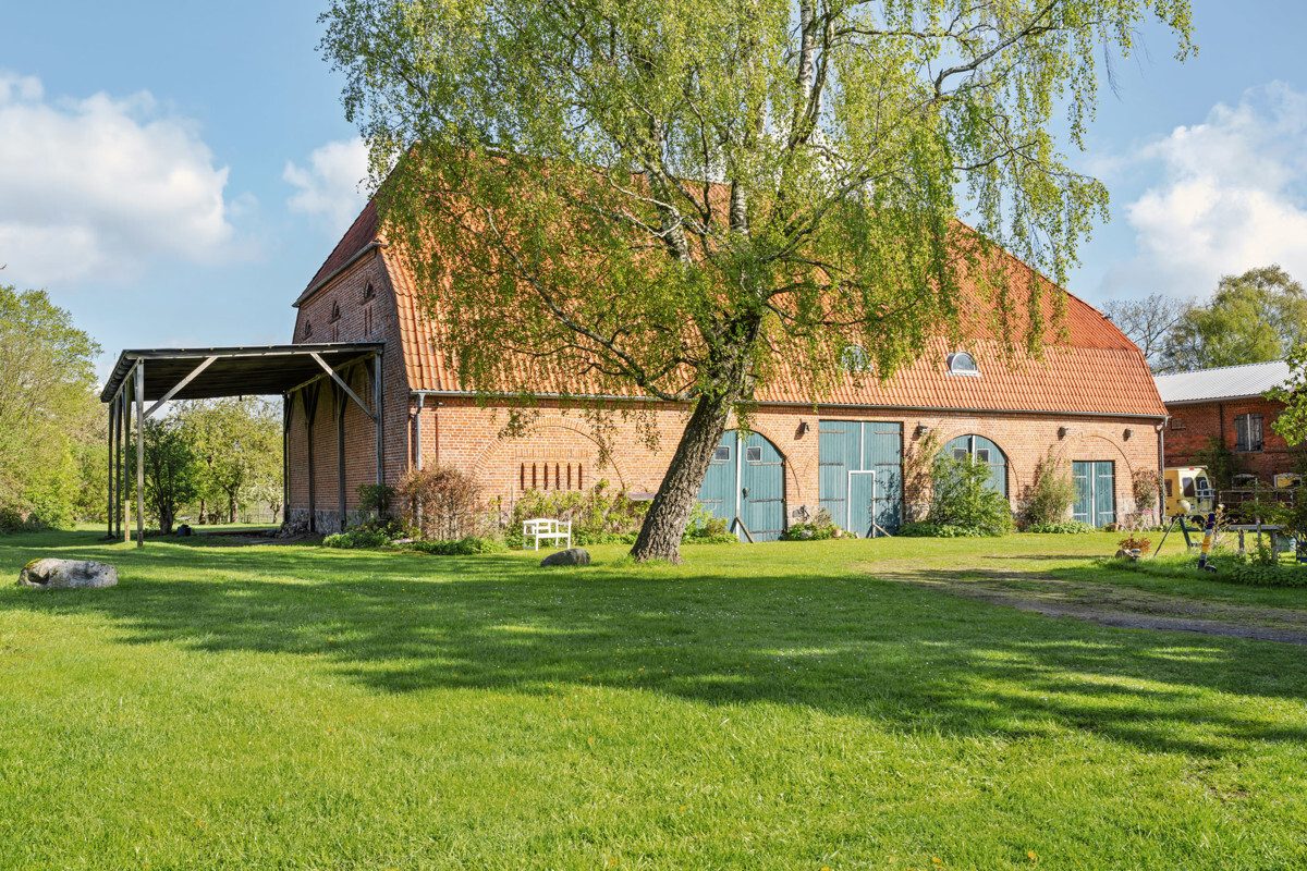 Immobilienangebot - Postfeld - Alle - Doppelhaushälfte mit großem Grundstück und Baurecht