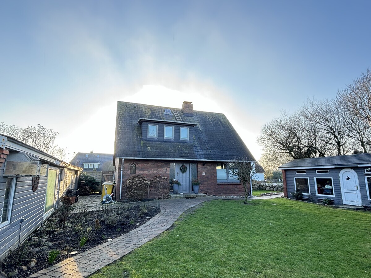 Immobilienangebot - Wenningstedt - Alle - Großzügiges Doppelhaus in Sackgassenlage