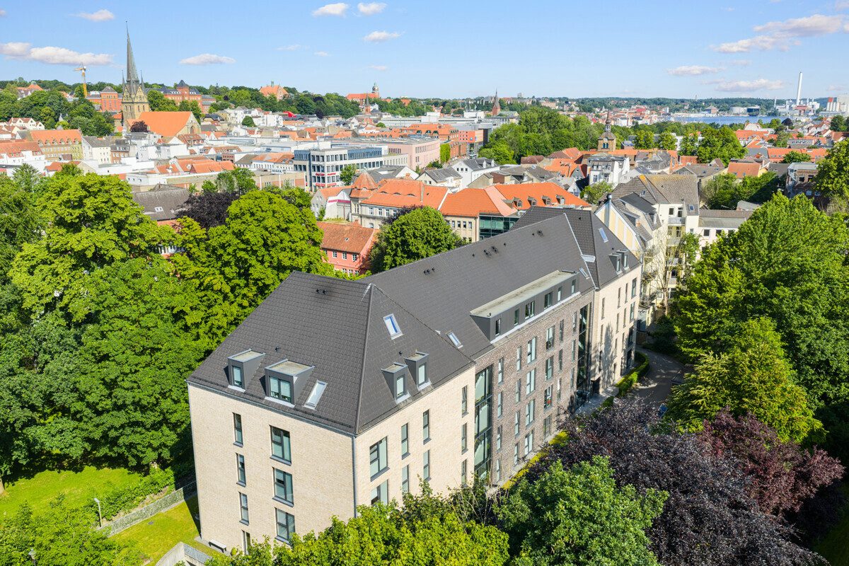 Immobilienangebot - Flensburg - Alle - Stilvolle Erdgeschosswohnung mit großer Terrasse in ruhiger zentraler Lage