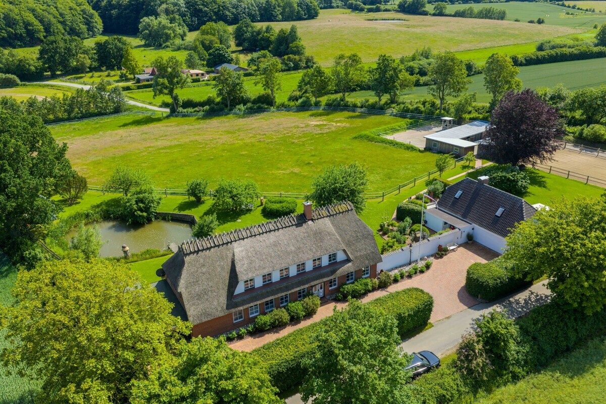 Immobilienangebot - Sörup - Alle - Einzigartiges Reetdachanwesen mit Stallungen in idyllischer Lage!