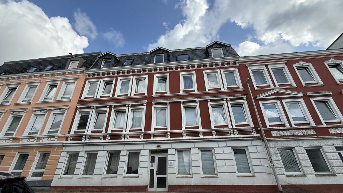 Immobilienangebot - Flensburg / Jürgensby - Wohnen - 2,0-Zimmer-Wohnung, Glücksburger Straße 62, 3. OG re.
        ! Bitte bewerben Sie sich online !