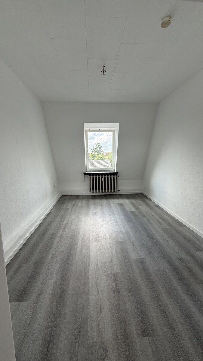 Immobilienangebot - Flensburg / Jürgensby - Wohnen - 2,0-Zimmer-Wohnung, Glücksburger Straße 62, 3. OG re.
        ! Bitte bewerben Sie sich online !
