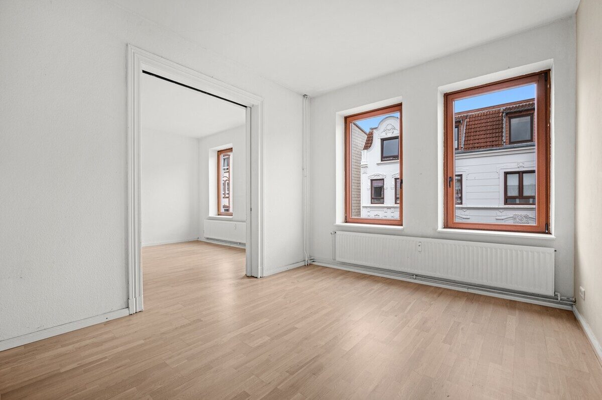 Immobilienangebot - Flensburg - Wohnen - 4,0- Zimmer-Wohnung- Eichenstraße 8, 2.OG 
! Bitte bewerben Sie sich online !