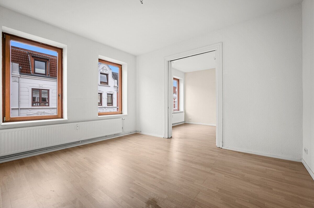 Immobilienangebot - Flensburg - Wohnen - 4,0- Zimmer-Wohnung- Eichenstraße 8, 2.OG 
! Bitte bewerben Sie sich online !