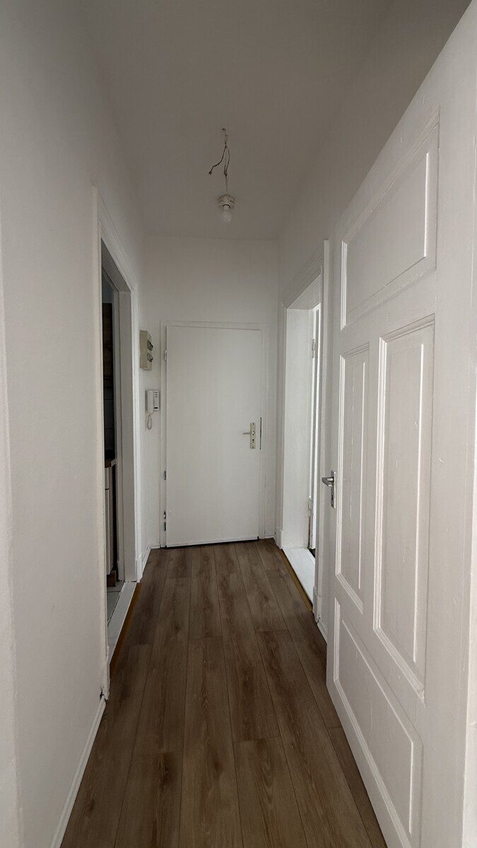 Immobilienangebot - Flensburg - Wohnen - 3,0 -Zimmer-Wohnung, Terrassenstr. 12,  1. OG links
            ! Bitte bewerben Sie sich online !