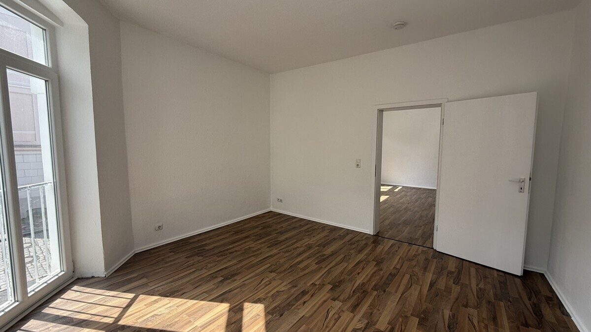 Immobilienangebot - Flensburg - Wohnen - 3,0 -Zimmer-Wohnung, Terrassenstr. 12,  1. OG links
            ! Bitte bewerben Sie sich online !