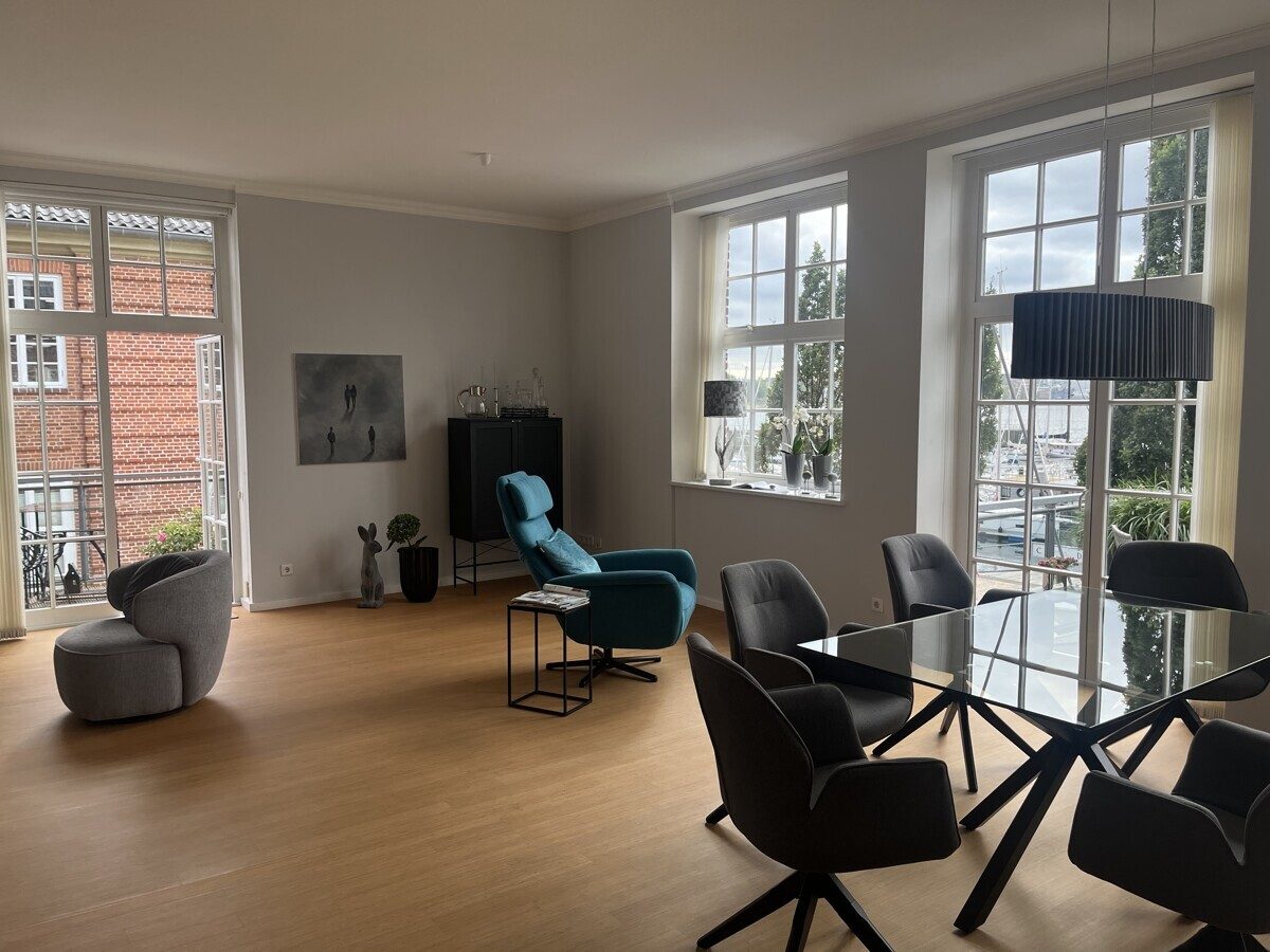 Immobilienangebot - Flensburg - Wohnen - großzügige 3,0-Zimmer-Wohnung, Fördeprommenade 20, 1.OG.
! bitte bewerben Sie sich online !