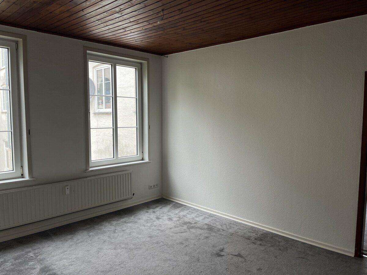 Immobilienangebot - Flensburg - Wohnen - 3,0-Zimmer-Wohnung, Norderstr. 131, 1.OG
! bitte bewerben Sie sich online !