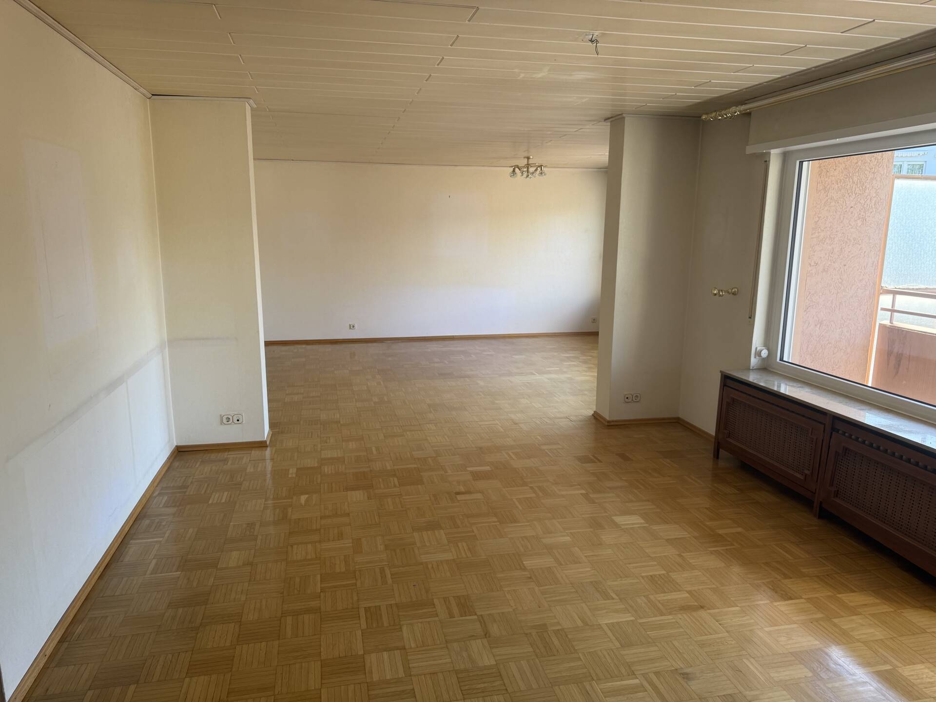 Immobilienangebot - Mannheim / Oststadt - Alle - Großzügige 4-Zimmer-Etagenwohnung mit 2 sonnigen Balkonen und überdachtem Stellplatz