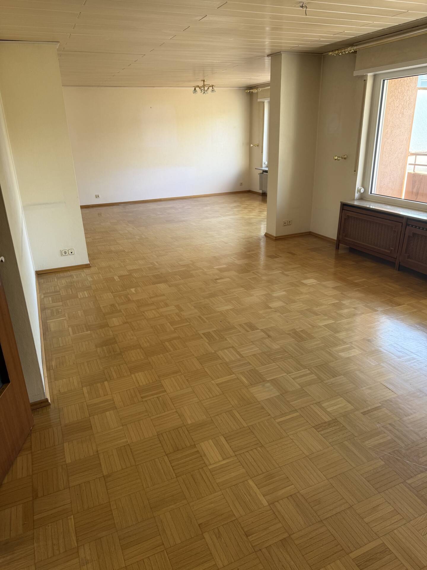 Immobilienangebot - Mannheim / Oststadt - Alle - Großzügige 4-Zimmer-Etagenwohnung mit 2 sonnigen Balkonen und überdachtem Stellplatz