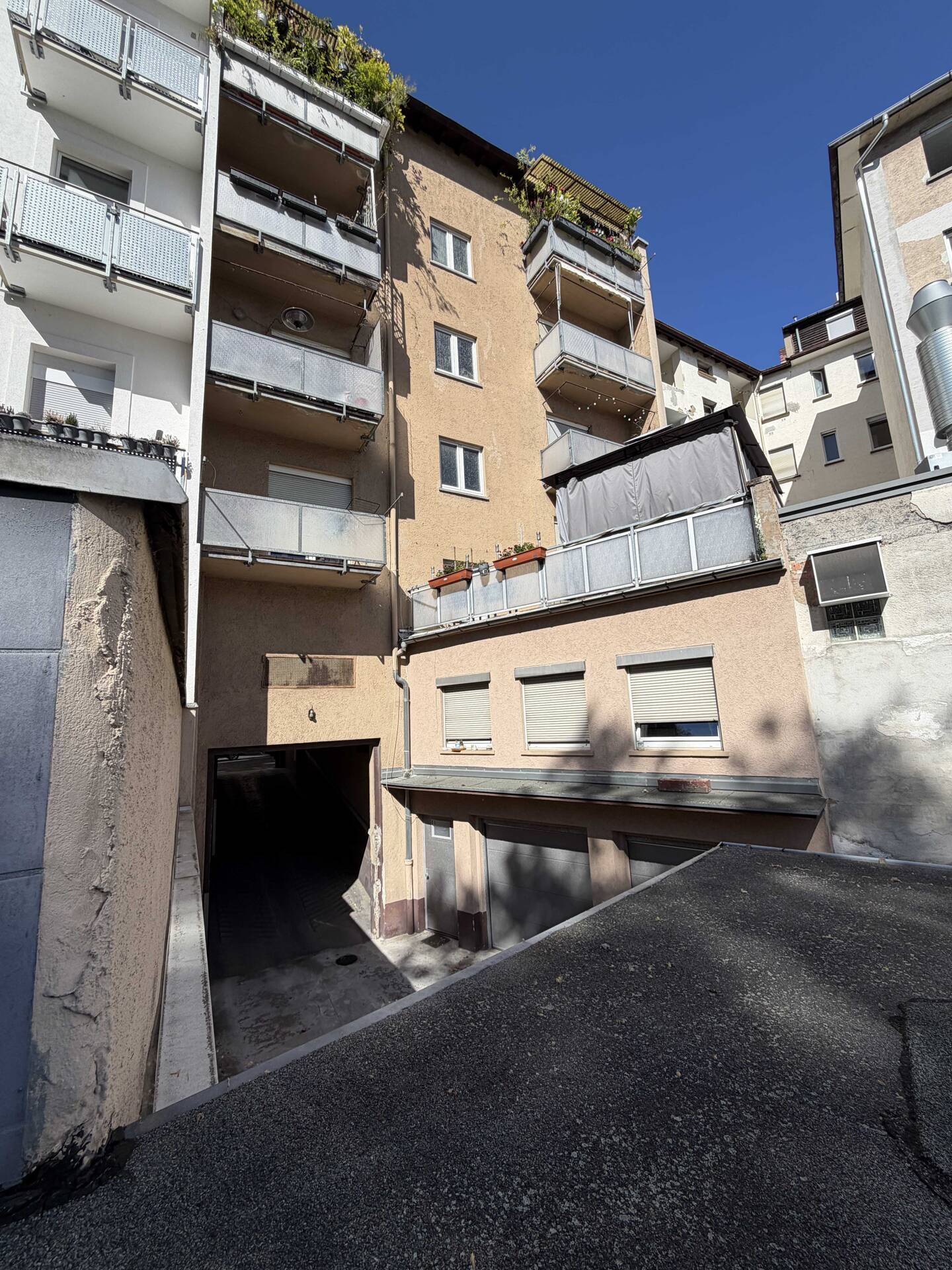 Immobilienangebot - Mannheim - Alle - Stattliches Mehrfamilienhaus mit gesuchten Wohnungsgrößen, Gewerbeeinheit und zwei Garagen in zentraler Innenstadtlage