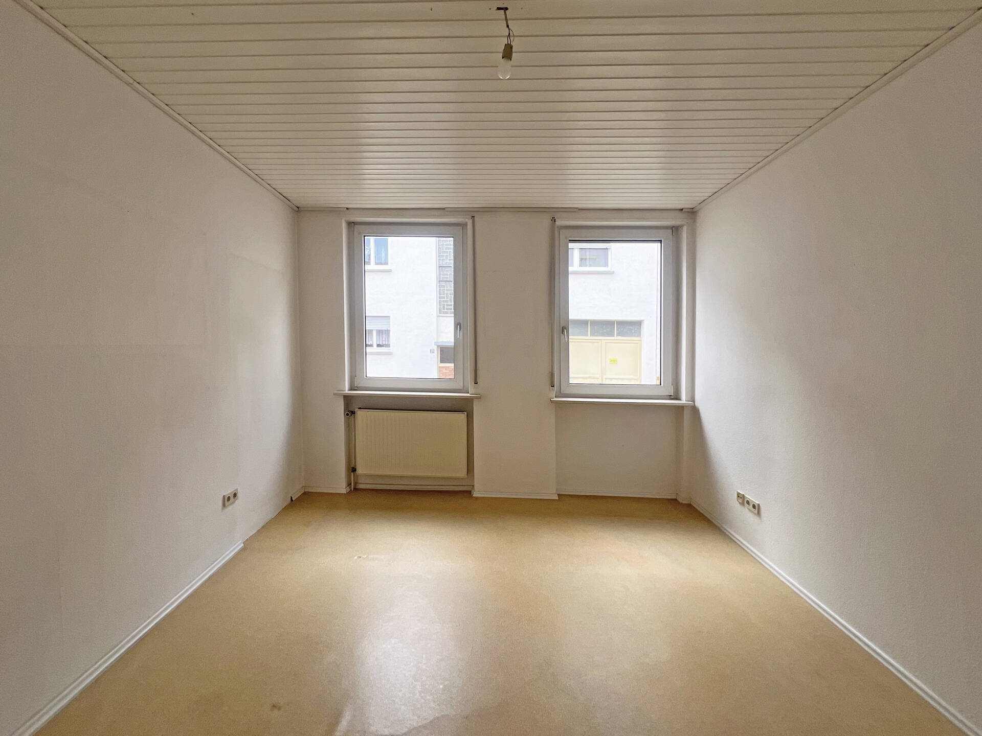 Immobilienangebot - Mannheim / Neckarau - Alle - Provisionsfrei: Sanierungsbedürftiges Mehrfamilienhaus mit vielseitigen Nutzungsmöglichkeiten!