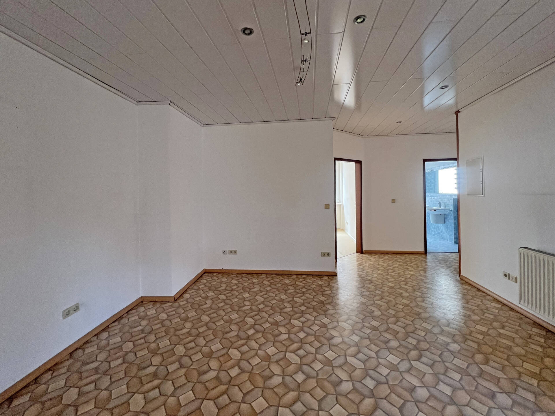 Immobilienangebot - Mannheim / Neckarau - Alle - Provisionsfrei: Sanierungsbedürftiges Mehrfamilienhaus mit vielseitigen Nutzungsmöglichkeiten!