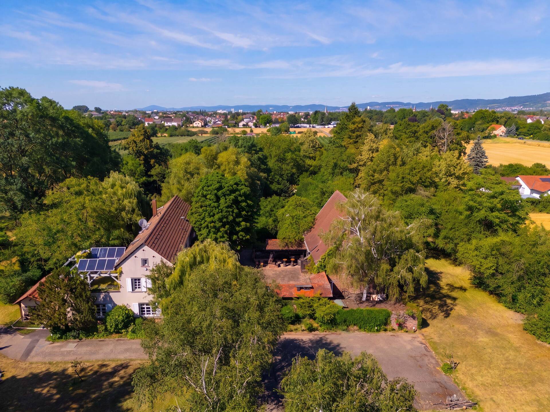 Immobilienangebot - Edingen-Neckarhausen - Alle - Historisches Hofgut mit Herrenhaus, Nebengebäude und Naturweiher