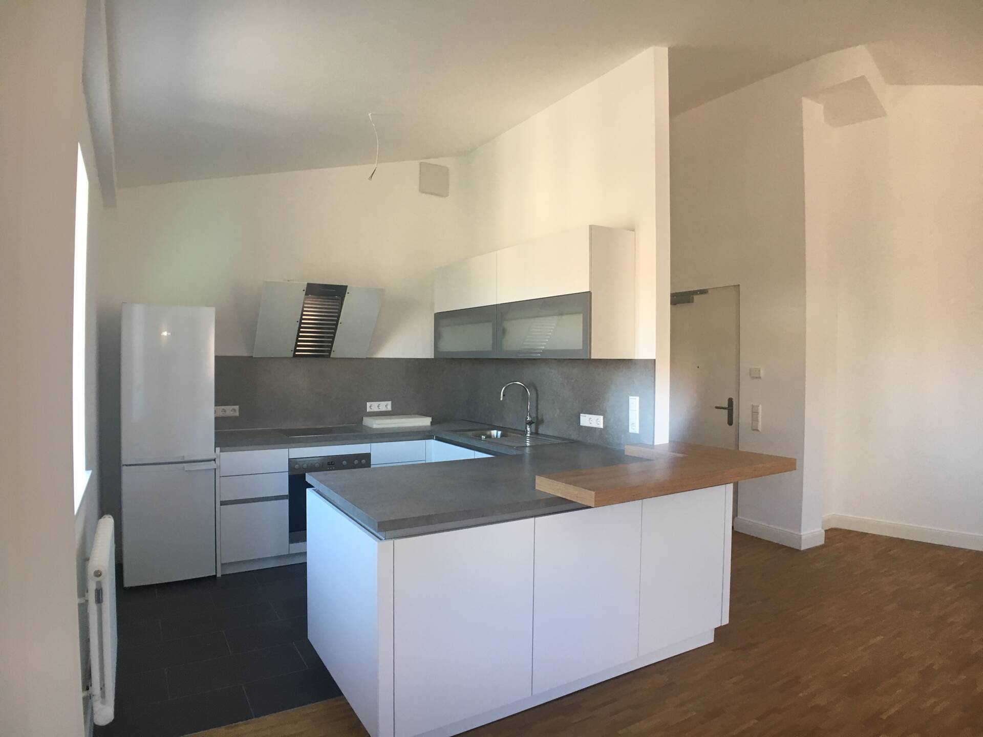 Immobilienangebot - Ludwigshafen am Rhein / Friesenheim - Alle - Top ausgestattete 2-ZI-Wohnung im Stilaltbau mit Fahrstuhl in zentraler und verkehrsgünstiger Lage