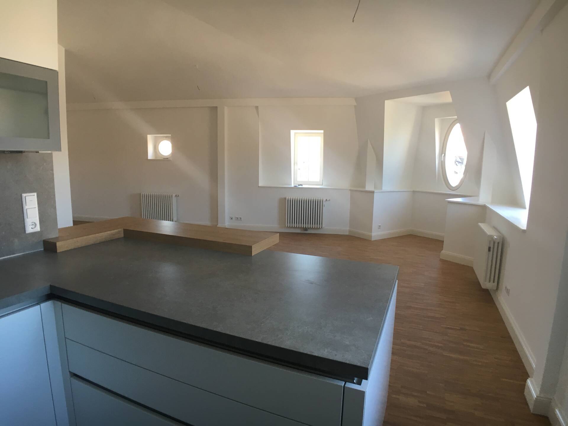 Immobilienangebot - Ludwigshafen am Rhein / Friesenheim - Alle - Top ausgestattete 2-ZI-Wohnung im Stilaltbau mit Fahrstuhl in zentraler und verkehrsgünstiger Lage