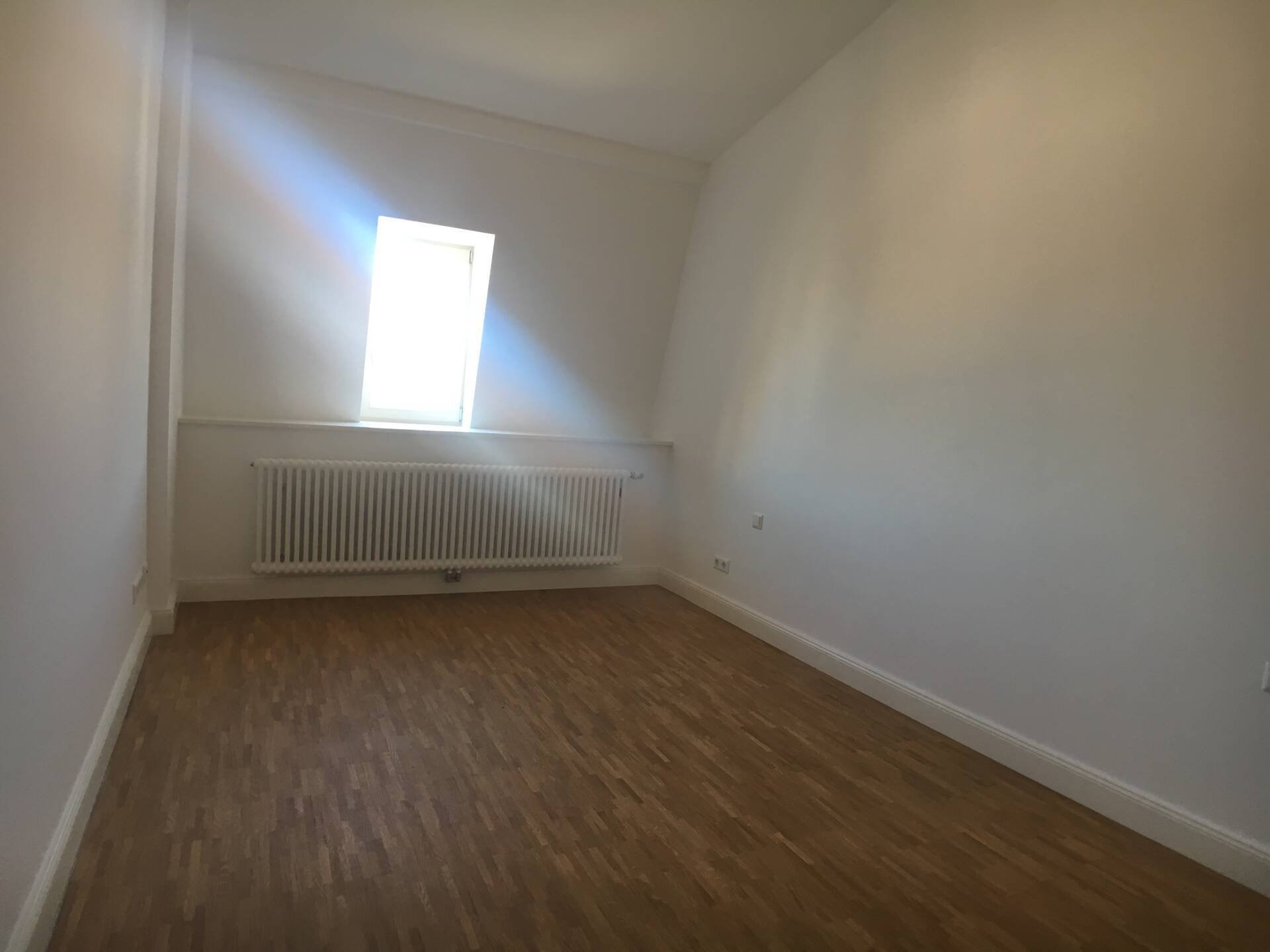 Immobilienangebot - Ludwigshafen am Rhein / Friesenheim - Alle - Top ausgestattete 2-ZI-Wohnung im Stilaltbau mit Fahrstuhl in zentraler und verkehrsgünstiger Lage